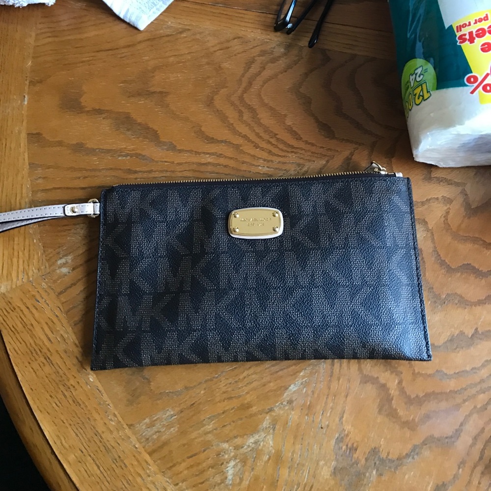 Michael Kors wristlet/clutch
