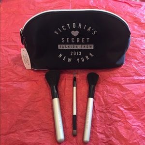 NWT Victoria's Secret Makeup Bag & Brushes