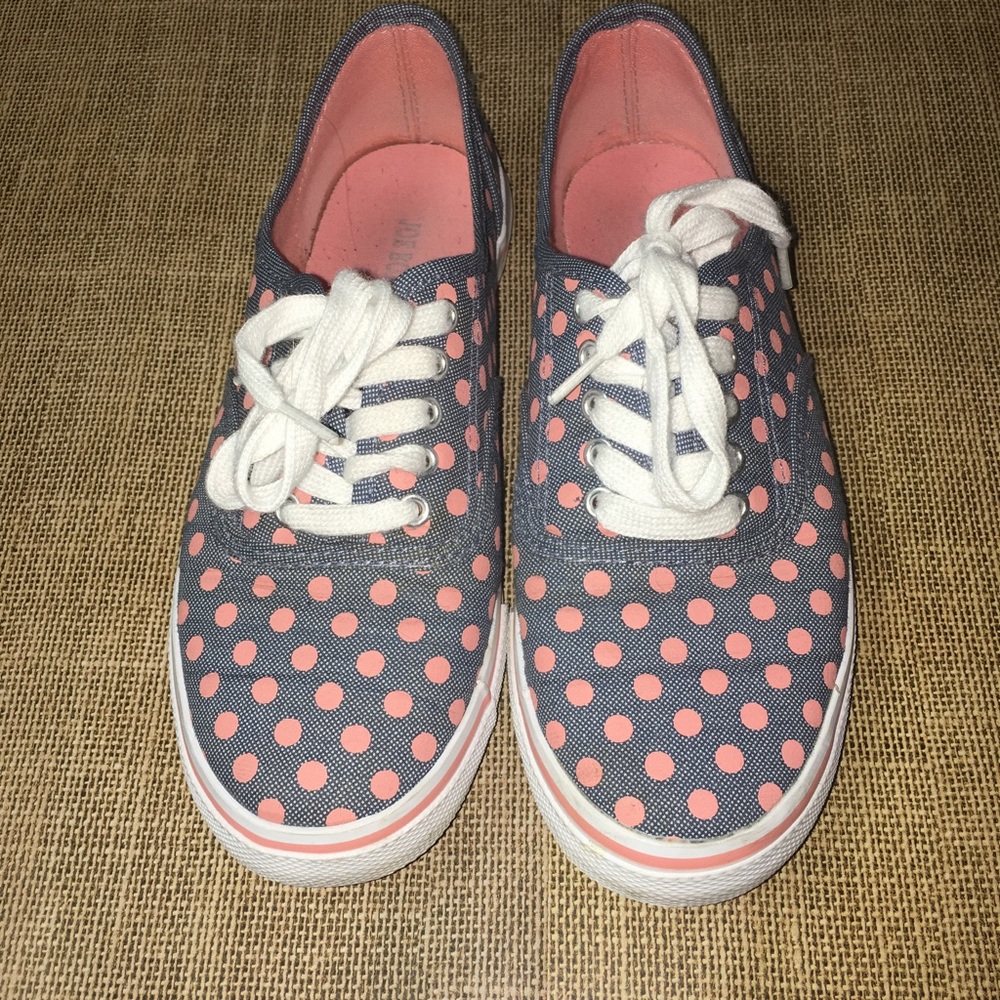 Polka dot tennis shoes!