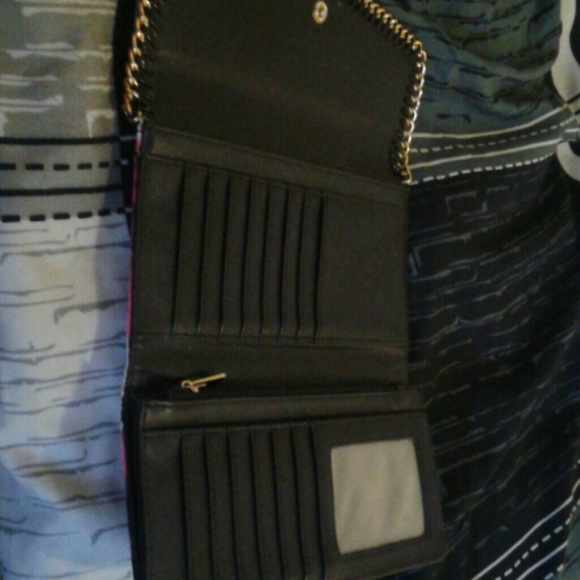 Wallets - Picture 3 of 7