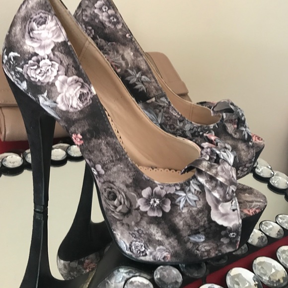 Heels👠💋 - Picture 2 of 4