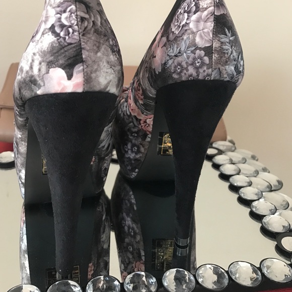 Heels👠💋 - Picture 3 of 4