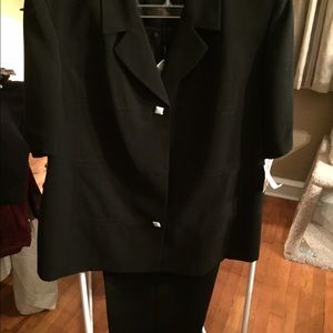 Women's plus size pant suit