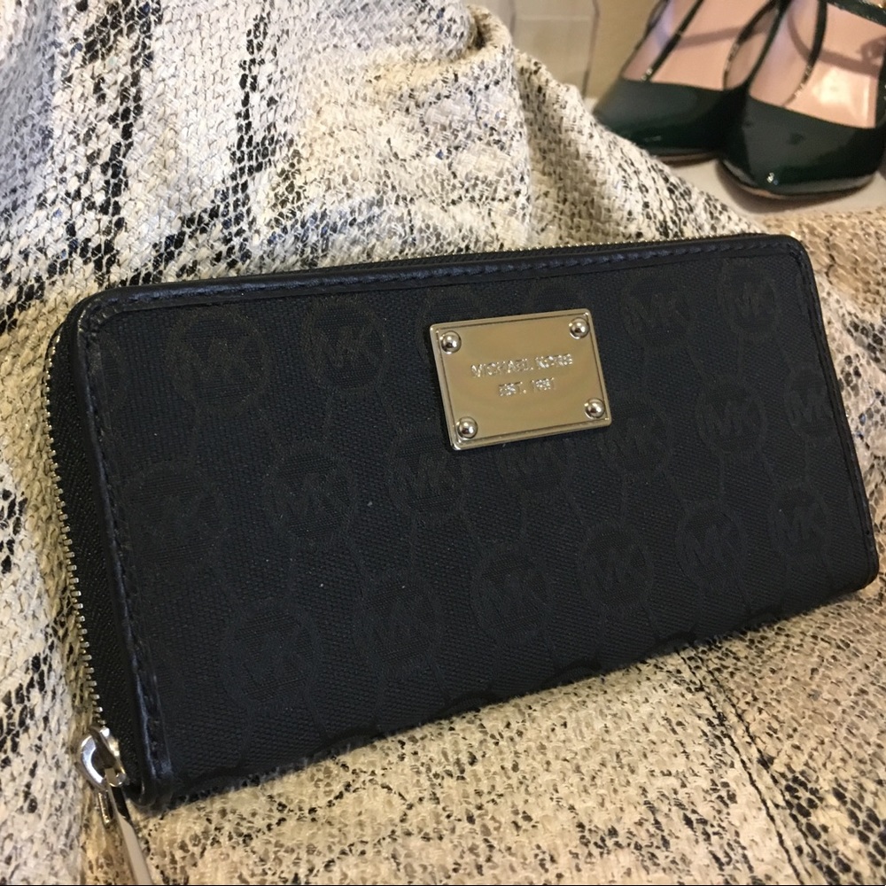 Michael Kors long zip Wallet