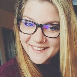 Meet your Posher, Caitlin