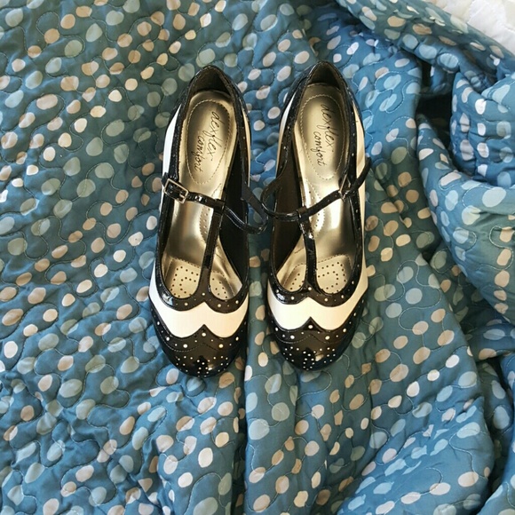 Black and White Spring heels! - Picture 2 of 3