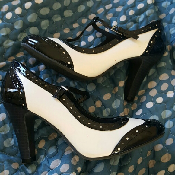 Black and White Spring heels! - Picture 3 of 3