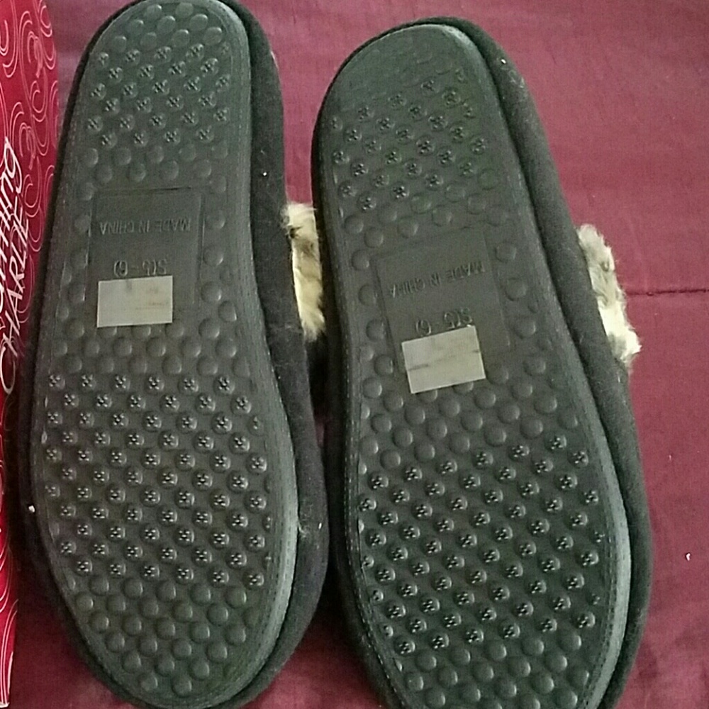 Slippers - Picture 2 of 3