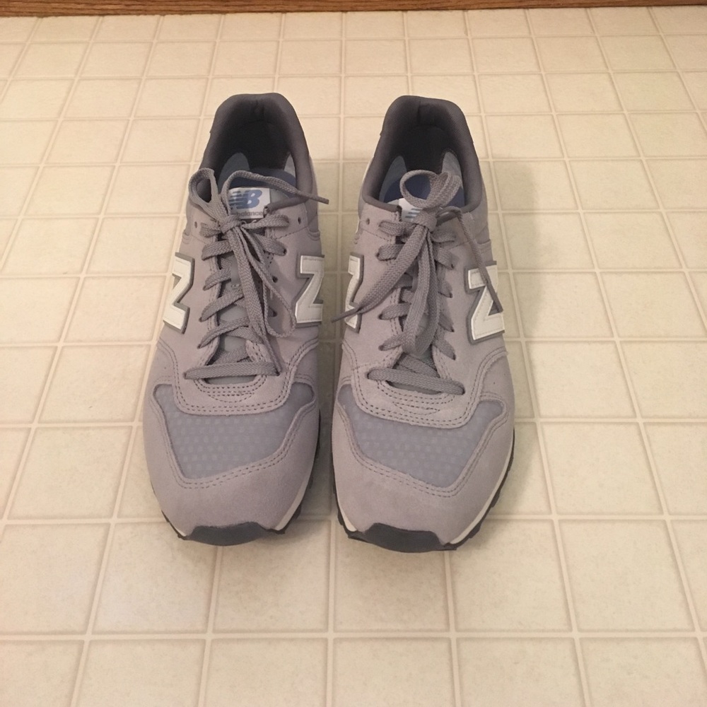 Women's new balance shoes