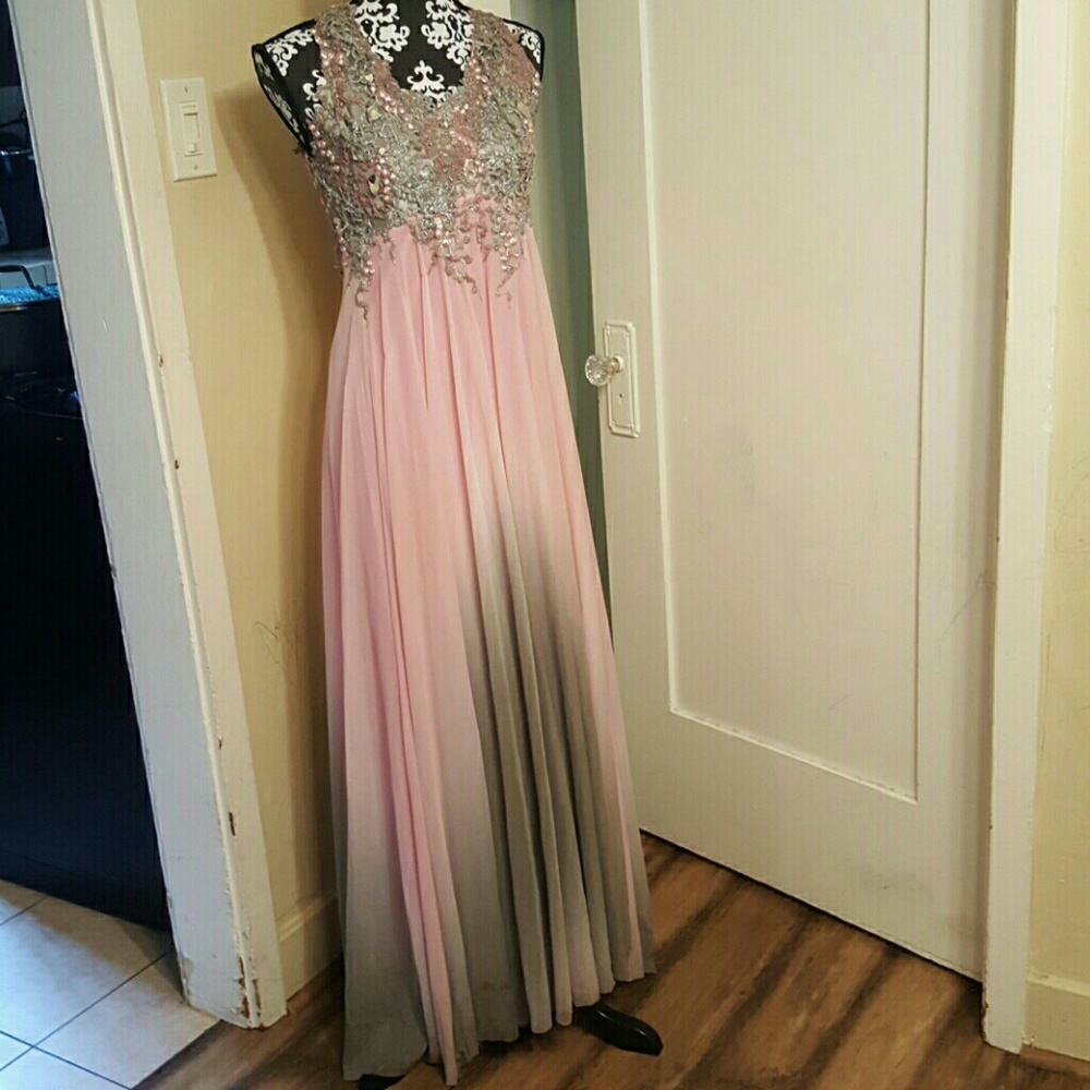 1 hr sale Gorgeous Emma Savahl gown