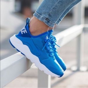 NEW Nike air huarache run 7.5 😍