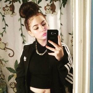 Meet your Posher, Crystal