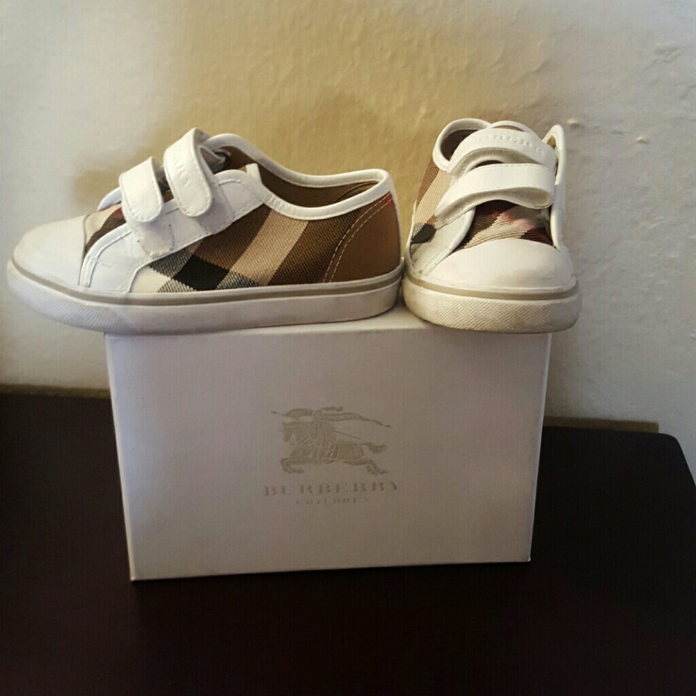 Unisex BURBERRY TODDLER SNEAKER *Slightly Used*