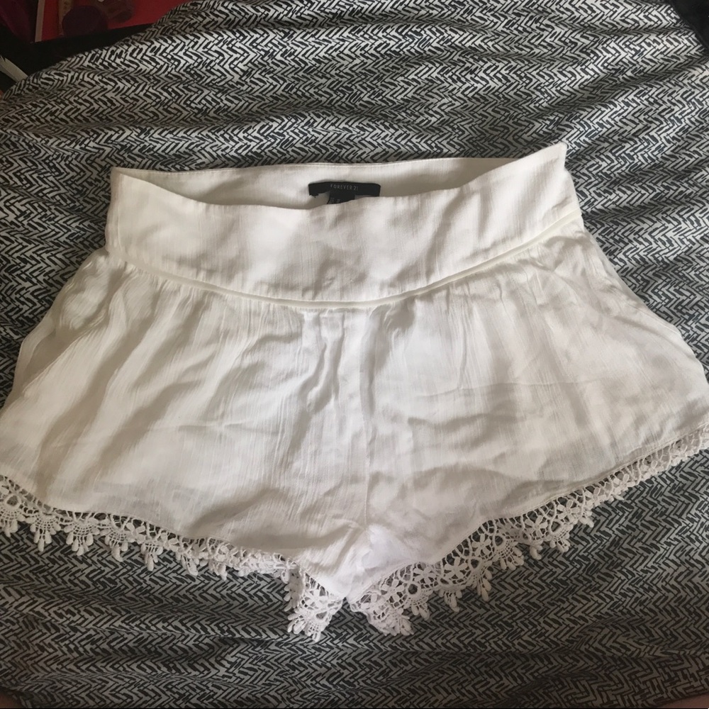 Medium Forever 21 Lace white shorts