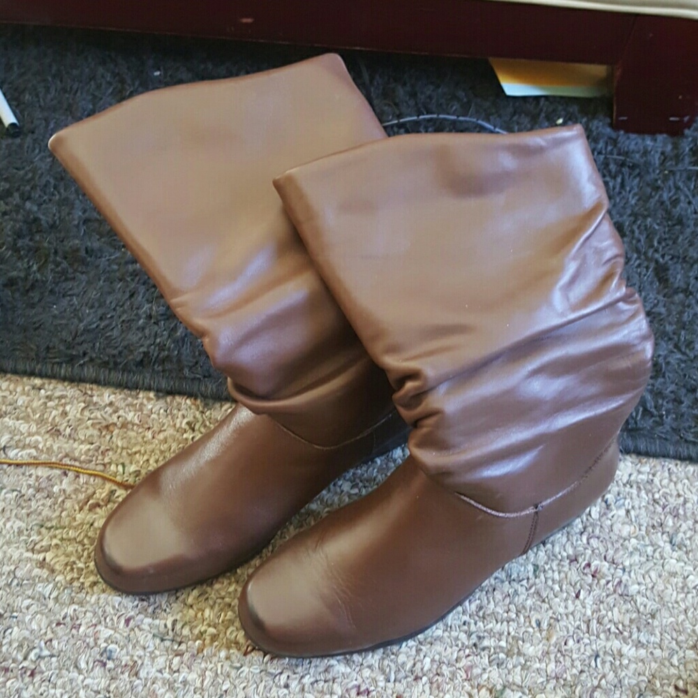 BROWN BOOTS