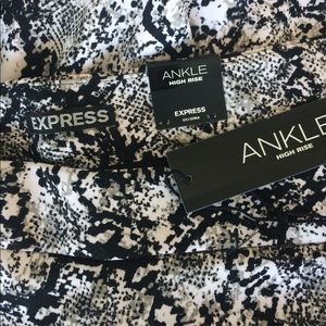 Snakeskin greyscale high waist pants