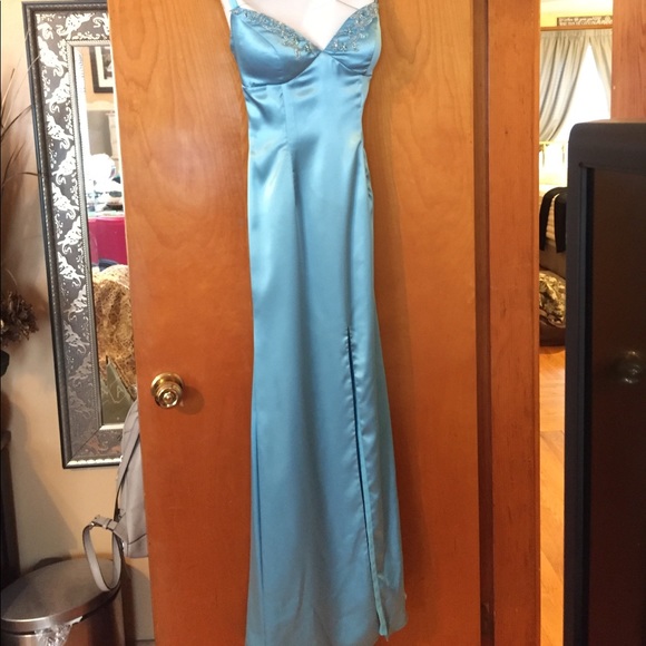Dresses & Skirts - Blue prom beaded open back prom gown!