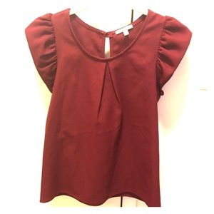 Adorable maroon shirt