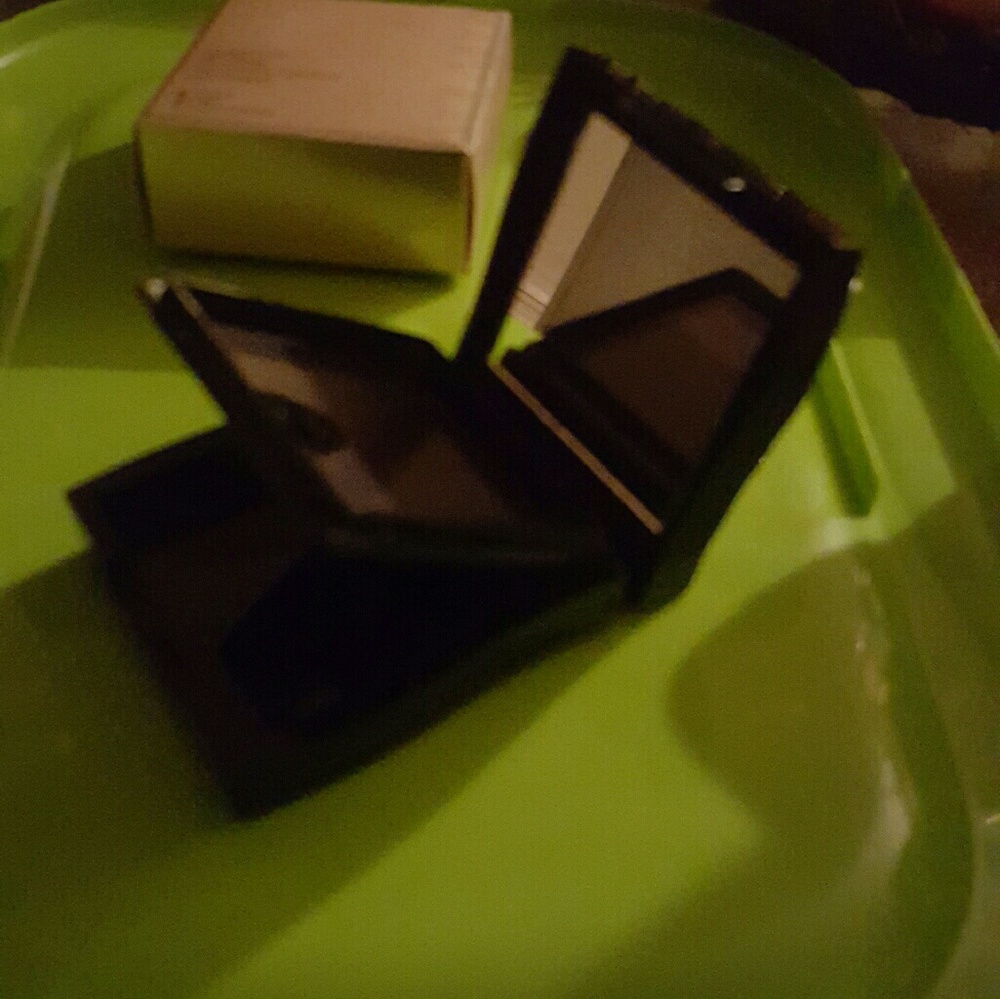 Compact - Picture 3 of 3