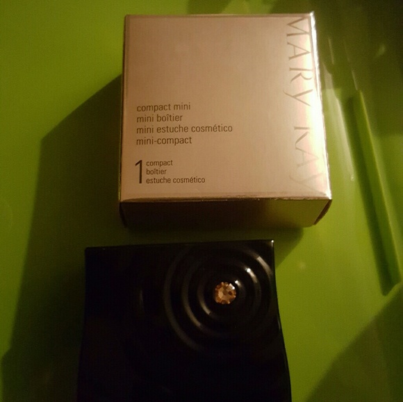 Compact - Picture 2 of 3