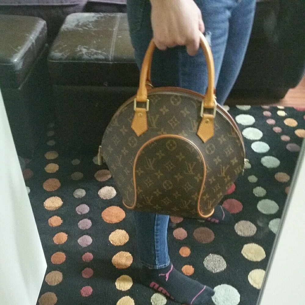 LV Ellipse monogram purse