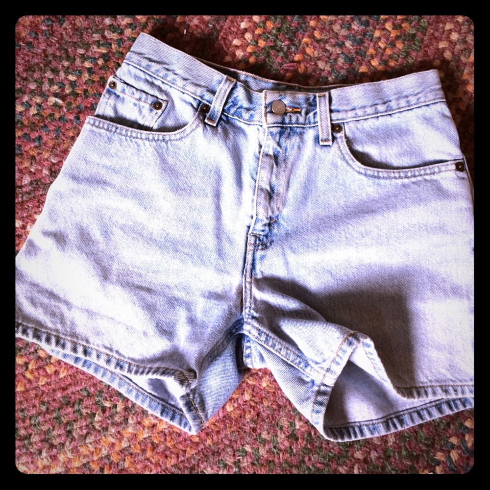 Vintage Levi's jean shorts(UPDATED LISTING)