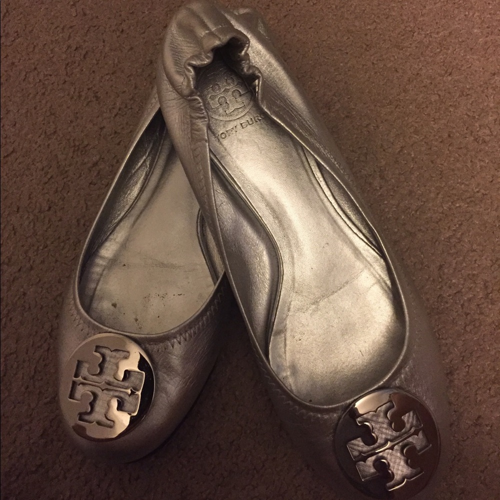 Tory Burch Reva Flats in Metallic Silver