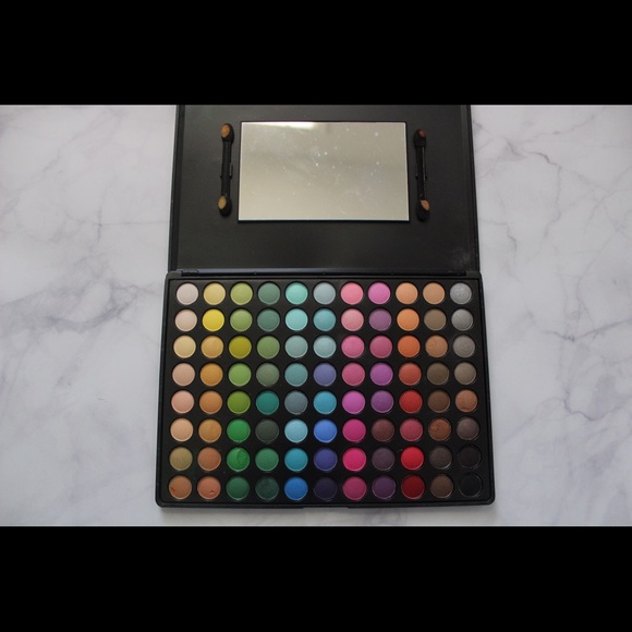 176 eyeshadow colors! - Picture 2 of 3