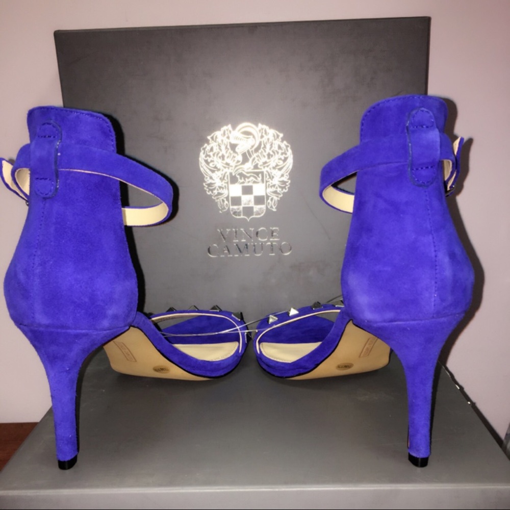 Vince Camuto Blue Heels 7.5 - Picture 2 of 4