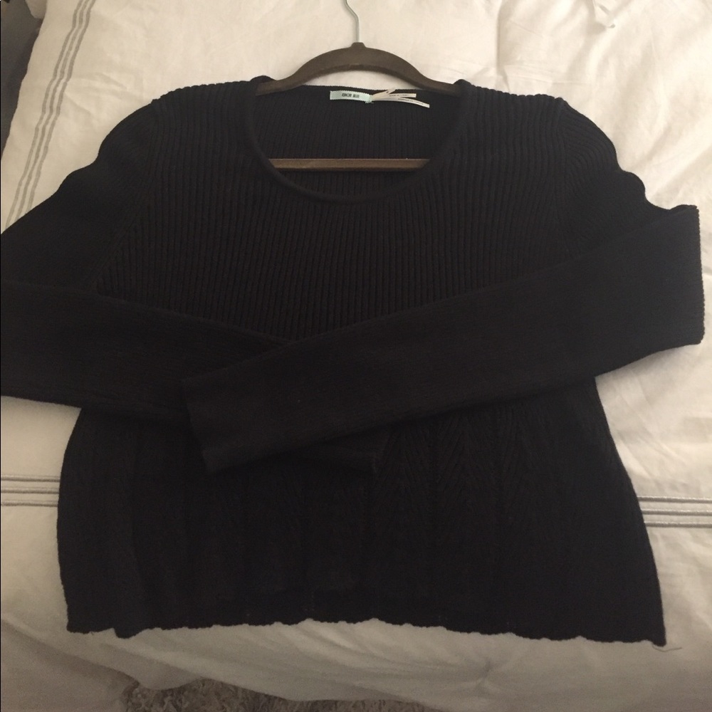 2 Cropped sweaters