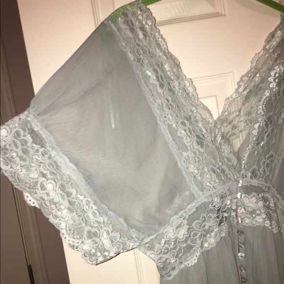 Adorable Lace Blouse - Picture 3 of 4