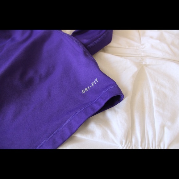 Nike Dri Fit - Picture 2 of 3