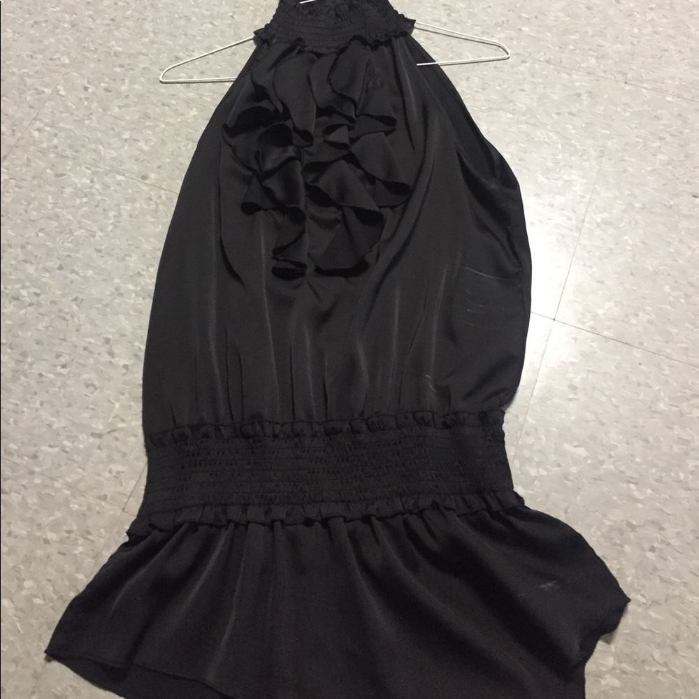 black sleeveless shirt