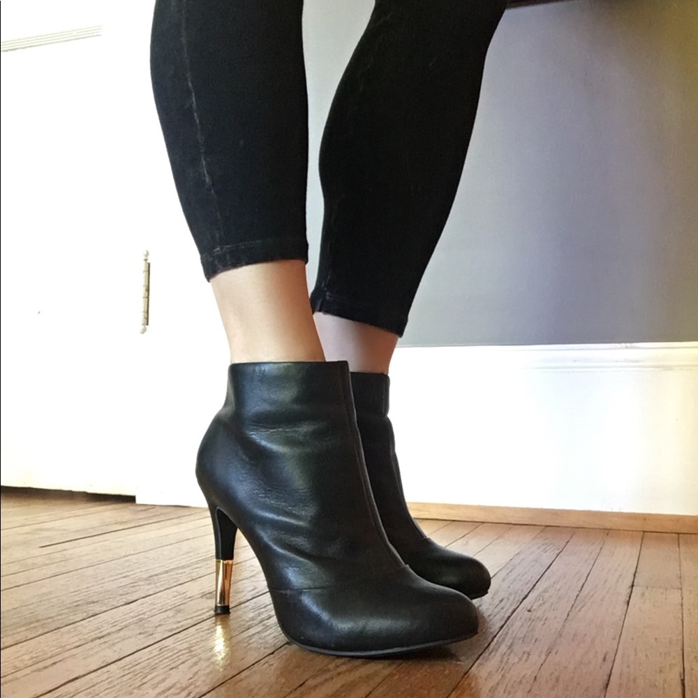 Black Leather Seychelles Booties with Gold Heel!