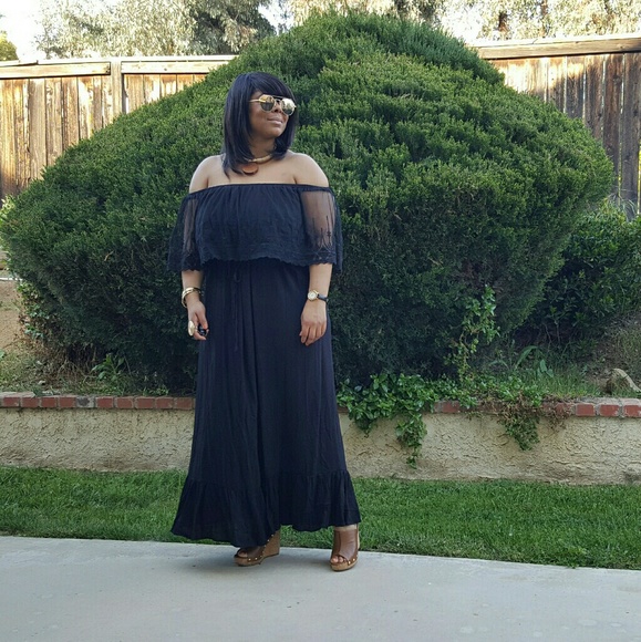 OFF THE SHOULDER LACE MAXI DRESS - Picture 4 of 4