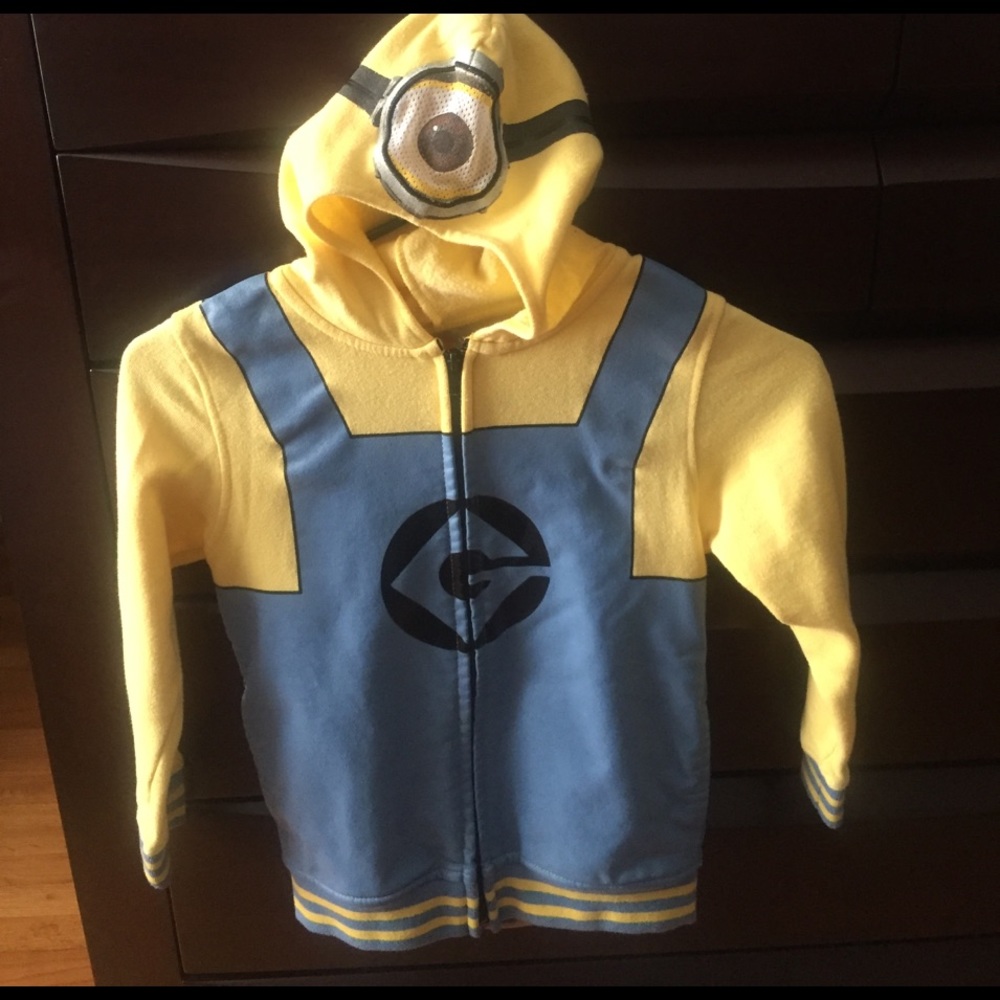 Kids one eye Minion sweat shirt.