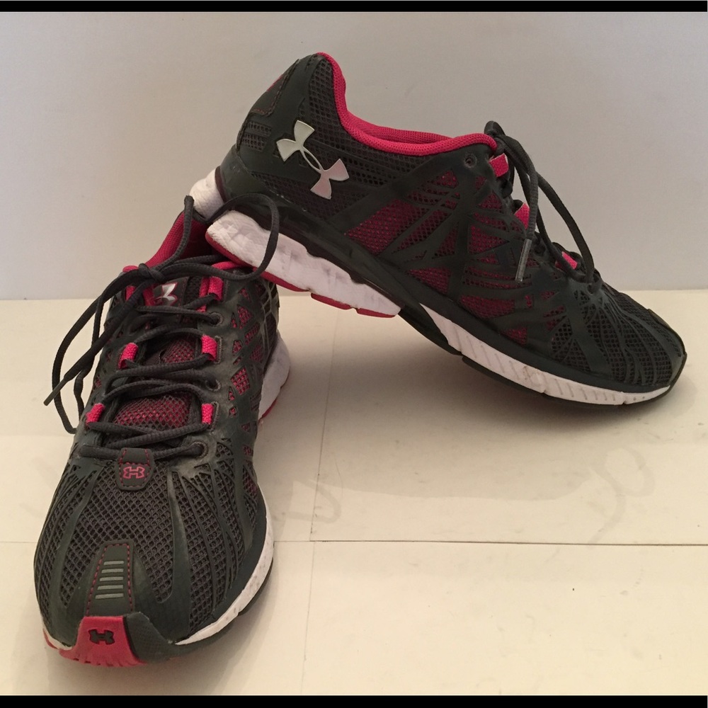 Under Armour sneakers, excellent condition