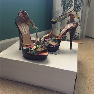 Steve Madden platform sandals 6.5