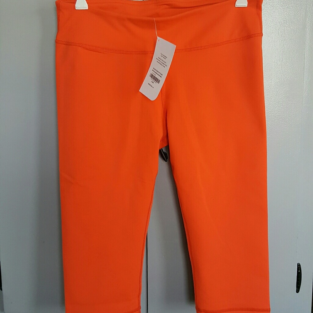 Fabletics Salar Crop