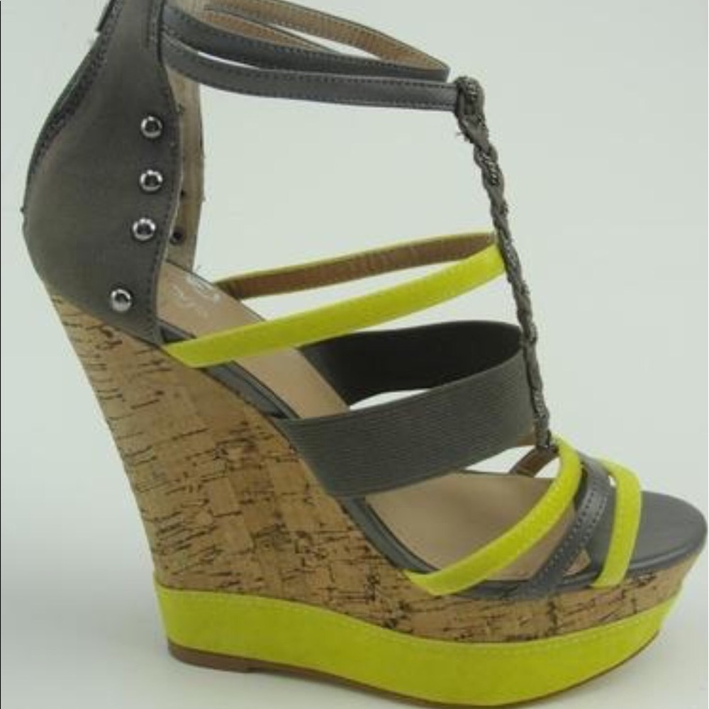 **Size 9** - Caged Wedge