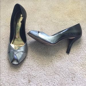 Gray/ silver ombré peep toe heels