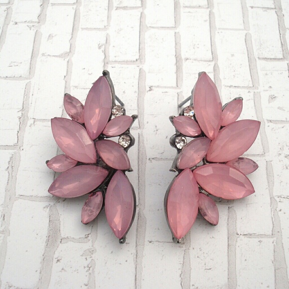 Rose Pink Crystal Rhinestone Stud Earrings - Picture 3 of 3