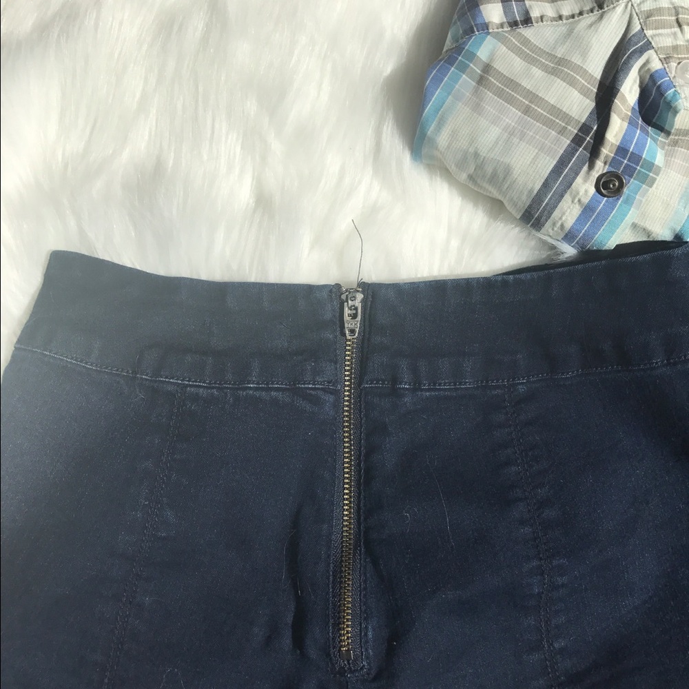 ⬇️High Waisted Mini Shorts - Picture 3 of 5