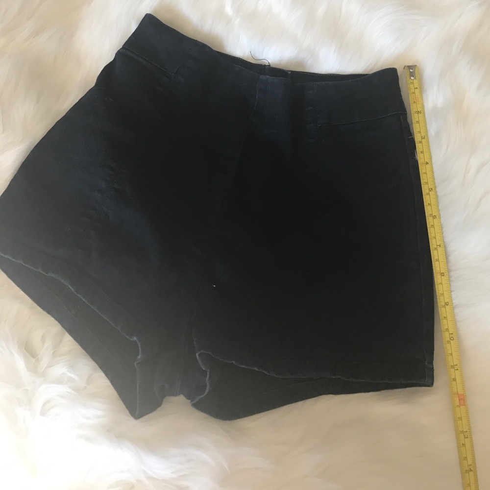 ⬇️High Waisted Mini Shorts - Picture 4 of 5