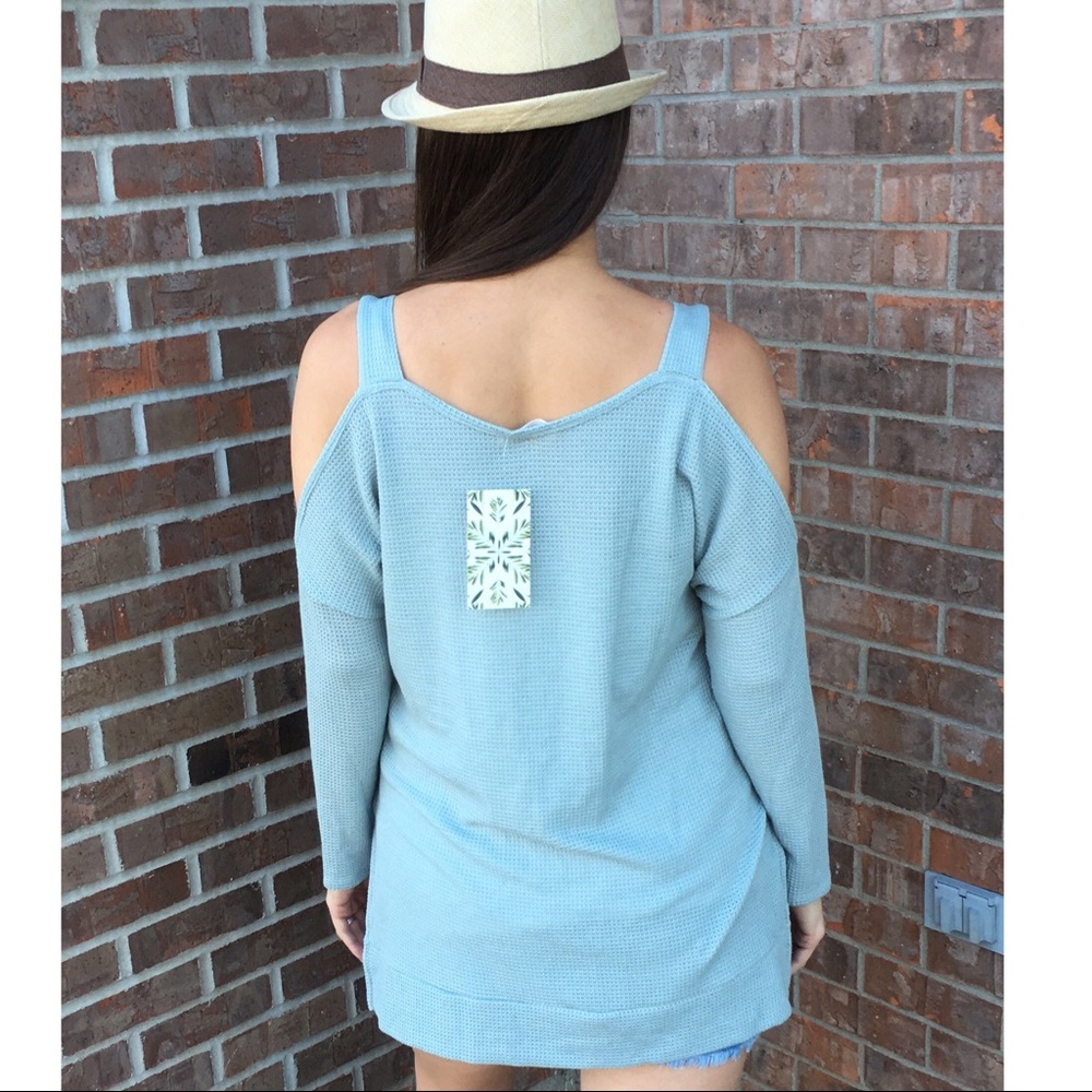 ▫️SOLD OUT▫️CLEARANCE▫️Cold Shoulder Top - Picture 3 of 5