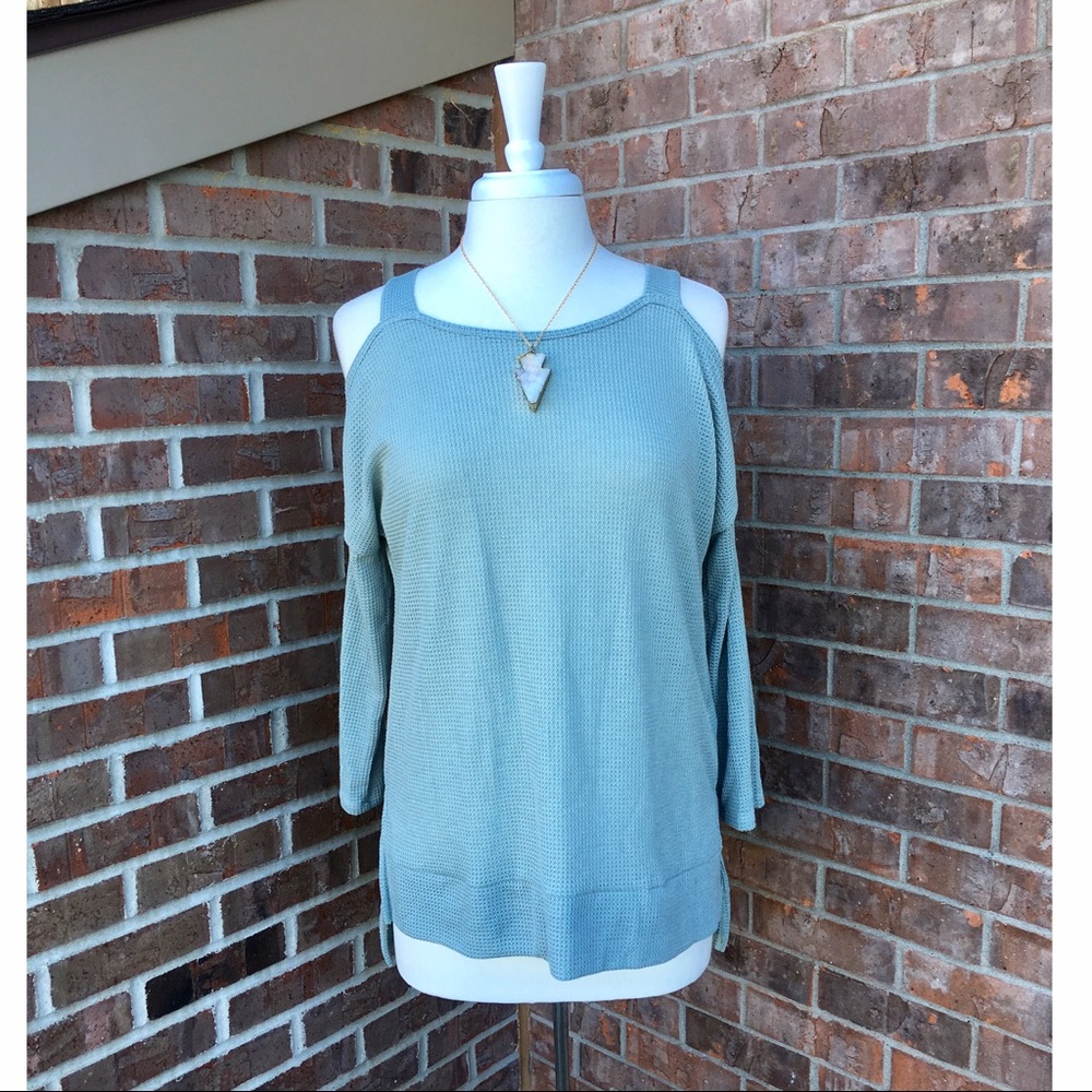 ▫️SOLD OUT▫️CLEARANCE▫️Cold Shoulder Top - Picture 4 of 5