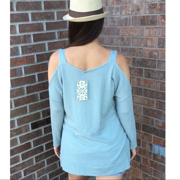 ▫️SOLD OUT▫️CLEARANCE▫️Cold Shoulder Top - Picture 3 of 5