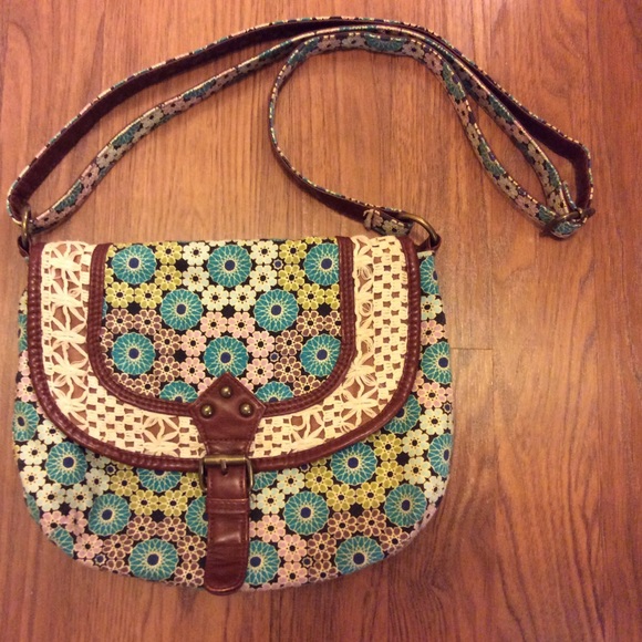 Handbags - Cute hippie boho cross body purse.  $4 w/bundle.