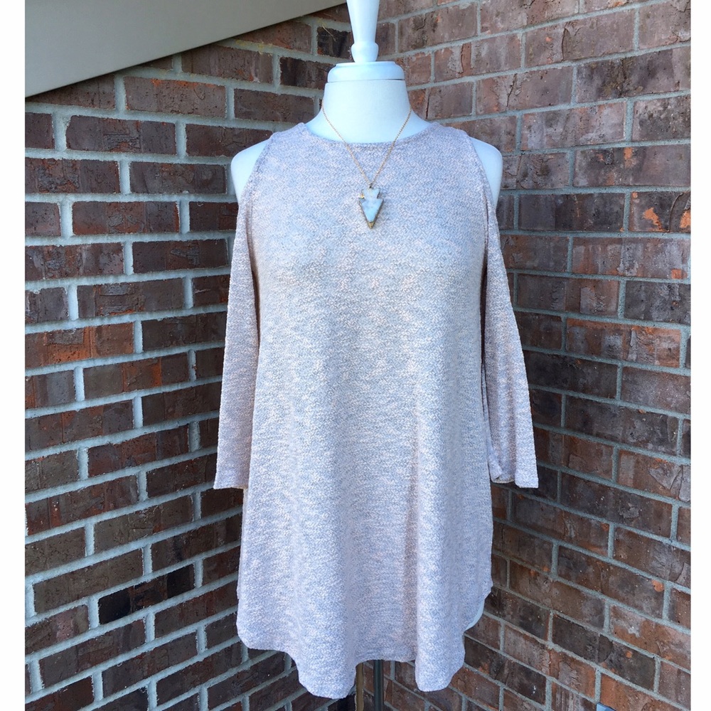 ▫️SOLD OUT▫️LAST▫️Clearance▫️Cold Shoulder Top - Picture 7 of 7