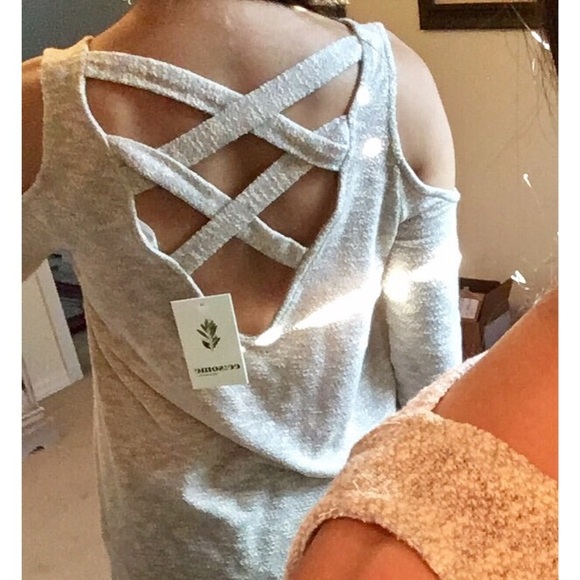▫️SOLD OUT▫️LAST▫️Clearance▫️Cold Shoulder Top - Picture 4 of 7